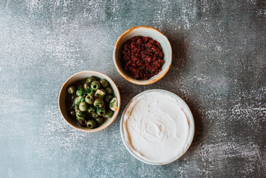 Bread with dips : marinated olives, sundried tomato tapenade, whipped ricotta